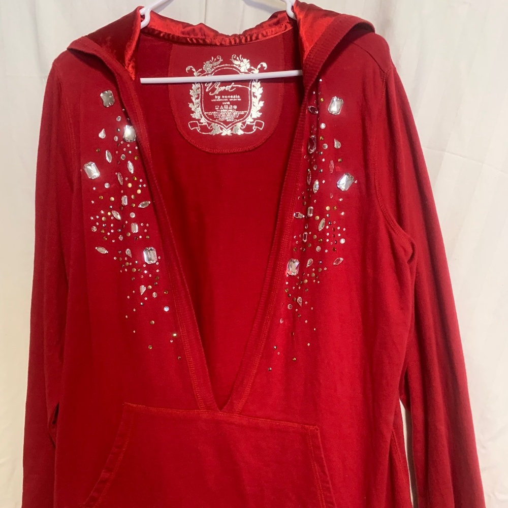 V Sport made by Venezia A pull over sweater with long sleeves  and hoodie